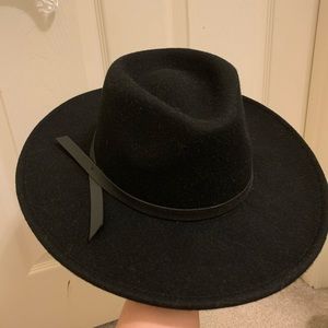 Wide brim hat black